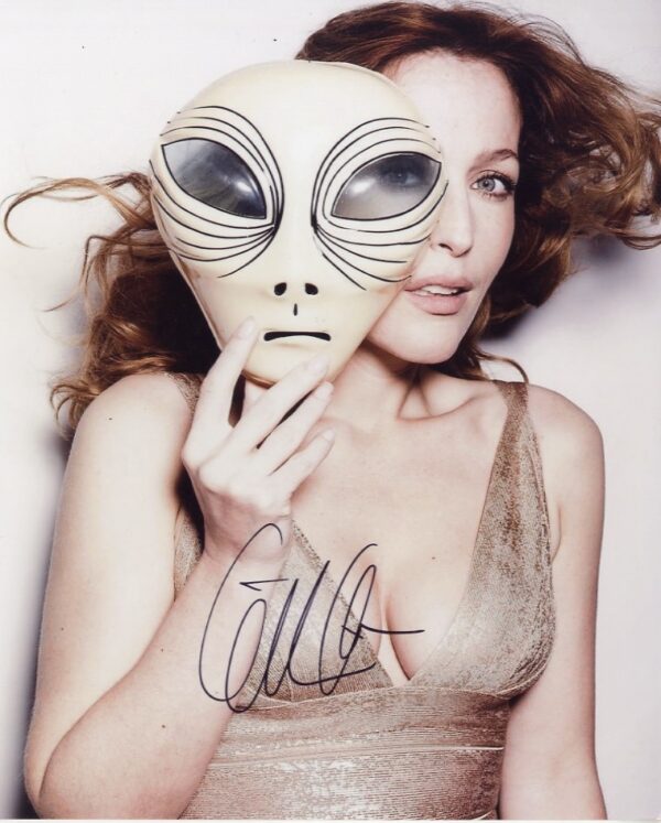 Gillian Anderson signed 8x10 photograph.shanks autographs