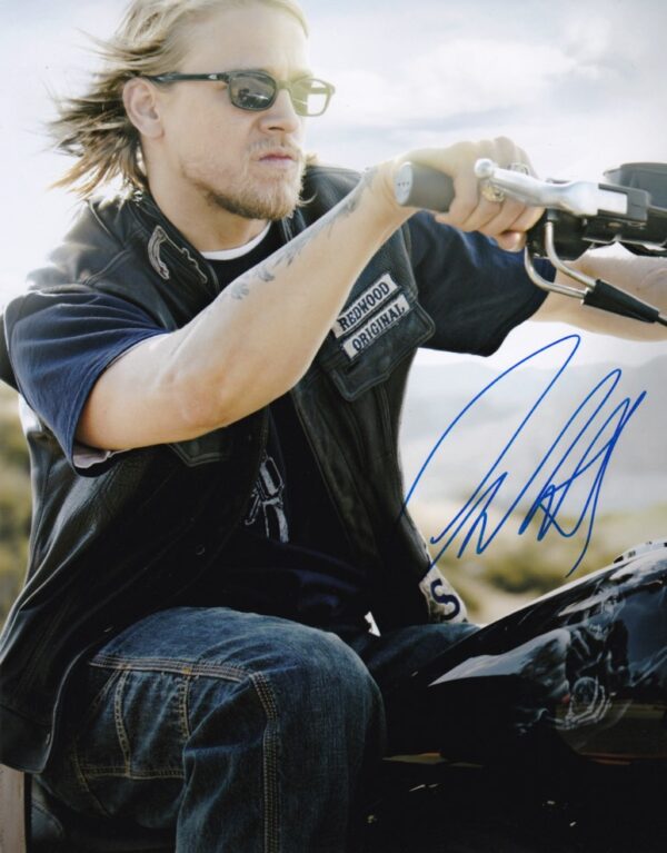 charlie hunnam signed photo. shanks autographs