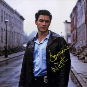 Dominic West signed the wire shanks autographs