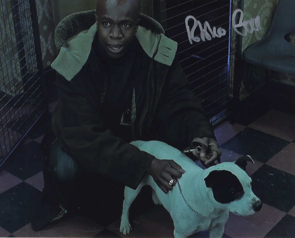 robbie Gee - snatch signed photo. shanks autographs