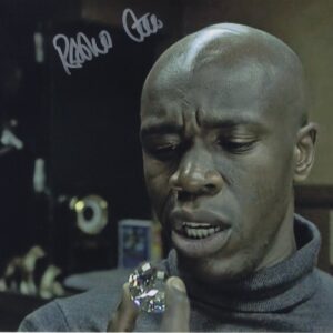 robbie Gee - snatch signed photo. shanks autographs
