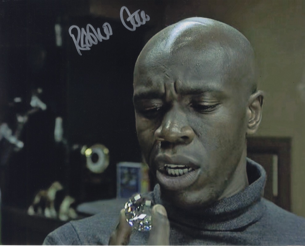 robbie Gee - snatch signed photo. shanks autographs